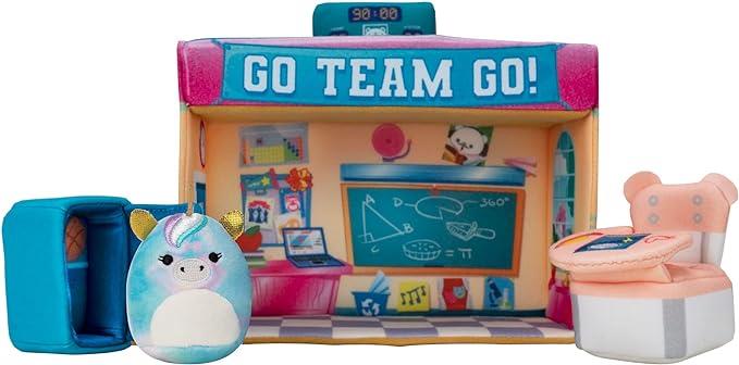 Squishvile Academy Deluxe Play Scene Go! SQM0325 Squishmallows 2" Accessories